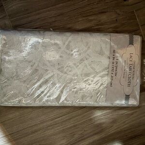 Lace Tablecloth in white